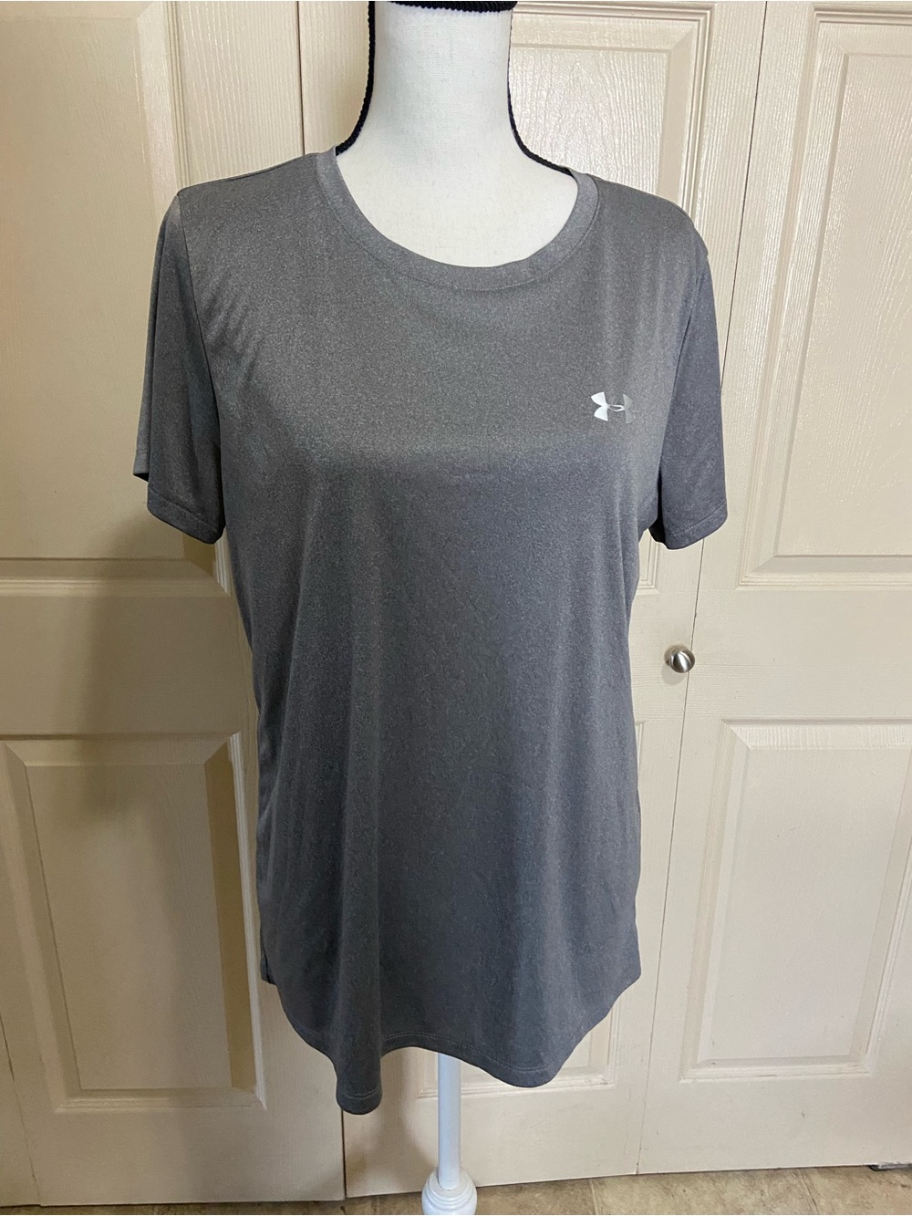 Under Armour XL Women's Gray Short-Sleeve Performance Tee